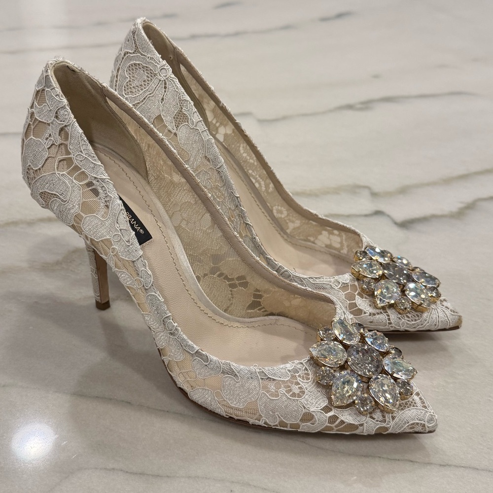 Dolce & Gabbana Belluci Pump Size 38 White Taorima Lace Crystals